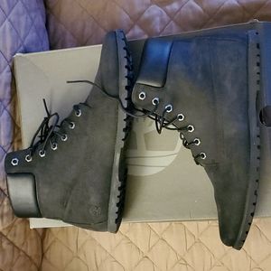Women's Black Timberland Boota size 9.5